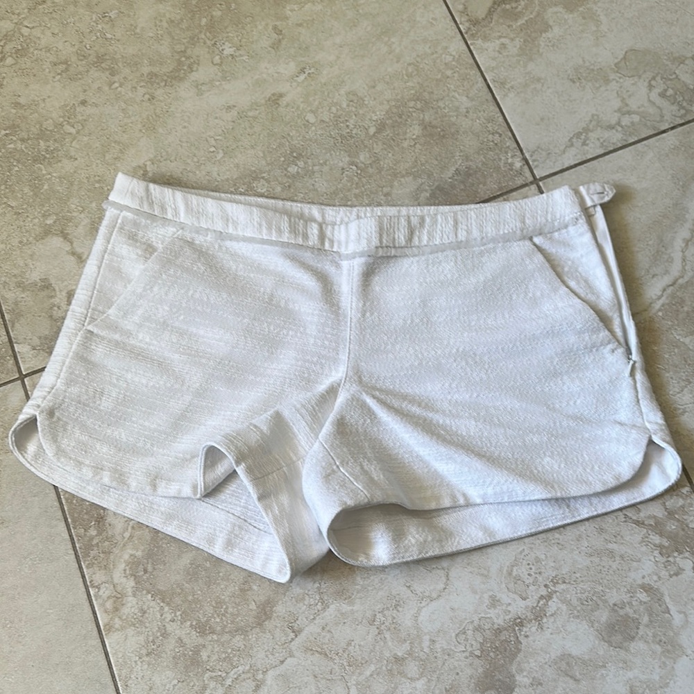Lily Pulitzer Women's White Shorts size 2